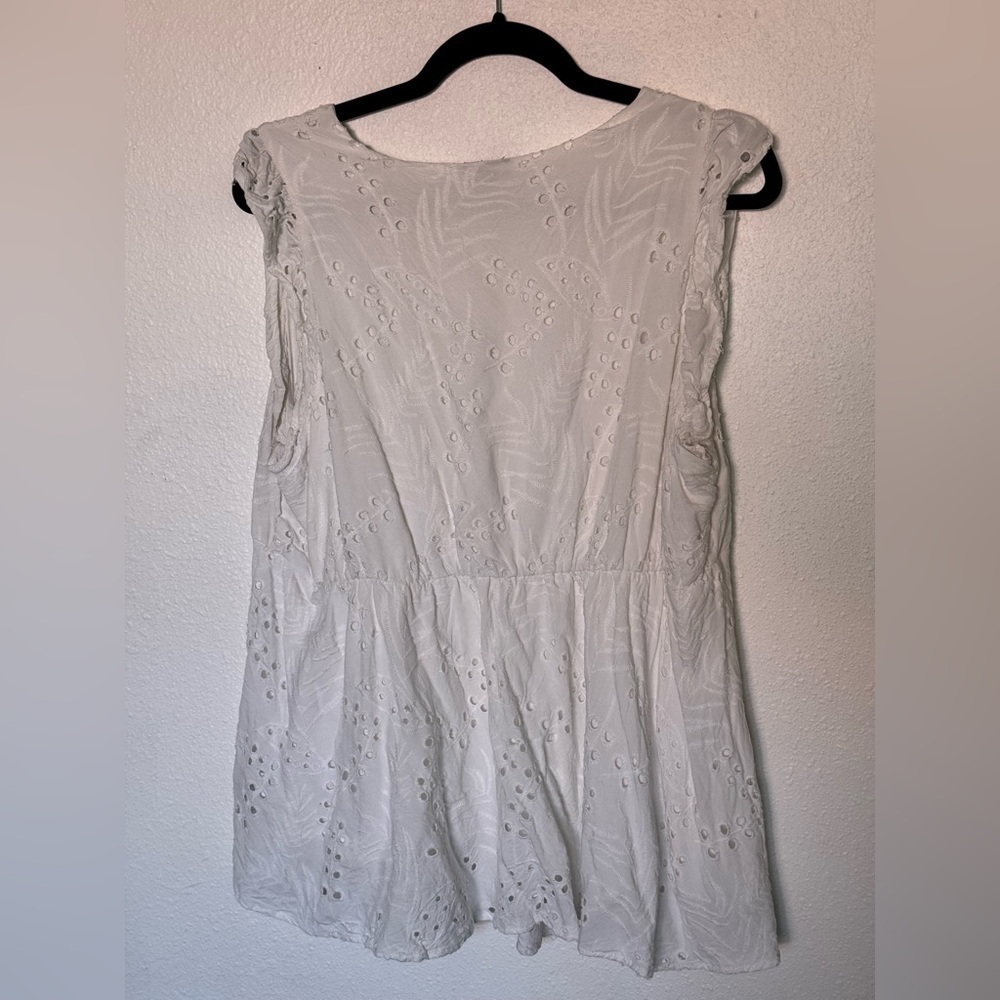 Torrid lace White Sleeveless Top size 1 - Picture 5 of 6